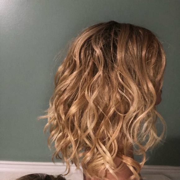 Blonde Wavy Women's Wig set of 2 wigs for $20 - Picture 3 of 4
